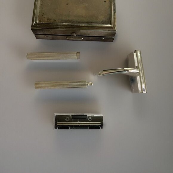 Vintage Mini Travel Razor Set Mirrored Case Contemporary Design - Picture 3 of 14